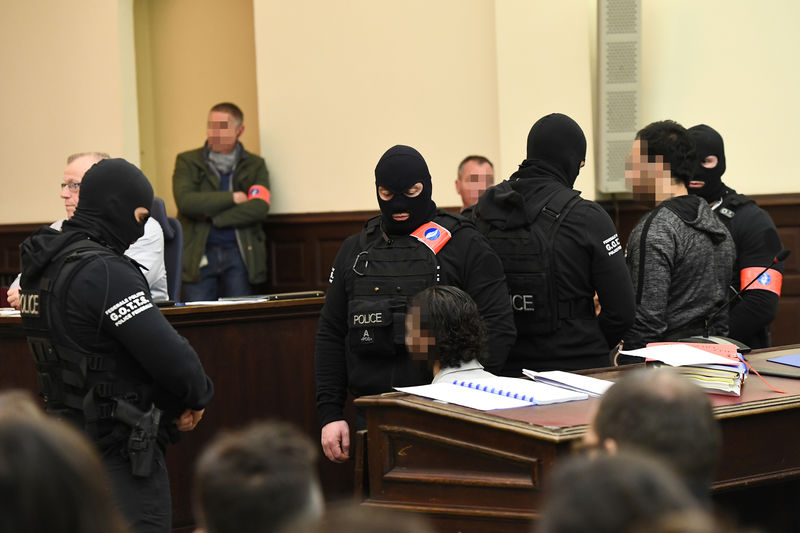 © Reuters. وسائل إعلام: بدء محاكمة متهم يصر على الصمت في هجمات باريس