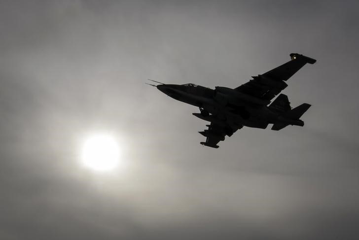© Reuters. صحيفة: روسيا تأمر طائراتها الحربية في سوريا بالتحليق على ارتفاع أعلى
