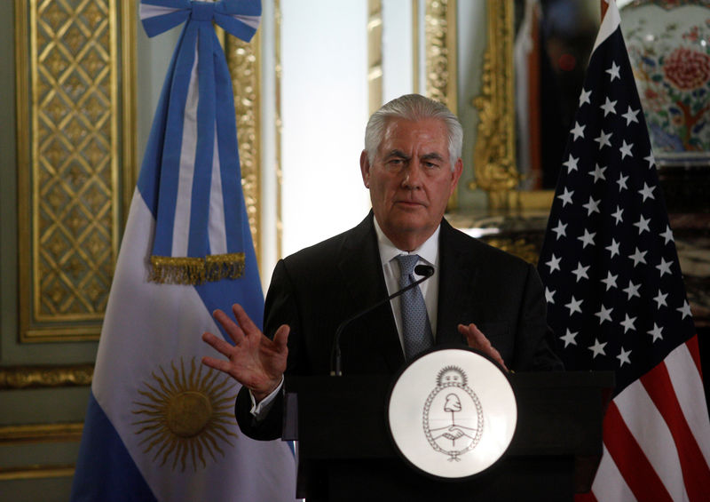© Reuters. Госсекретарь США Рекс Тиллерсон на пресс-конференции в дворце Сан-Мартин в Буэнос-Айресе