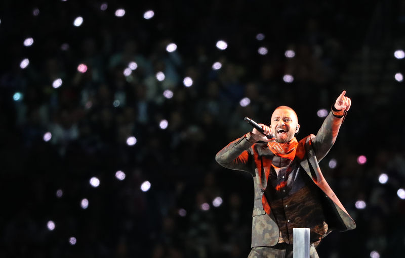 © Reuters. Cantor Justin Timberlake durante apresentação no intervalo do Super Bowl