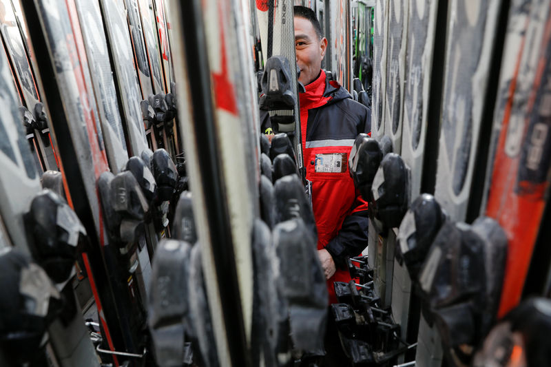 © Reuters. A member of the staff checks skis to be rented at Nanshan ski resort, east of Beijing