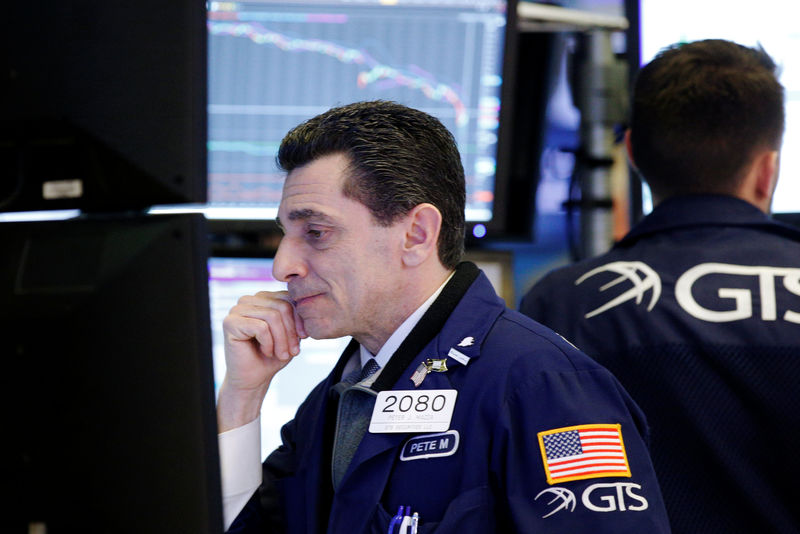 © Reuters. A trader reacts as he watches his screens on the floor of the New York Stock Exchange in New York