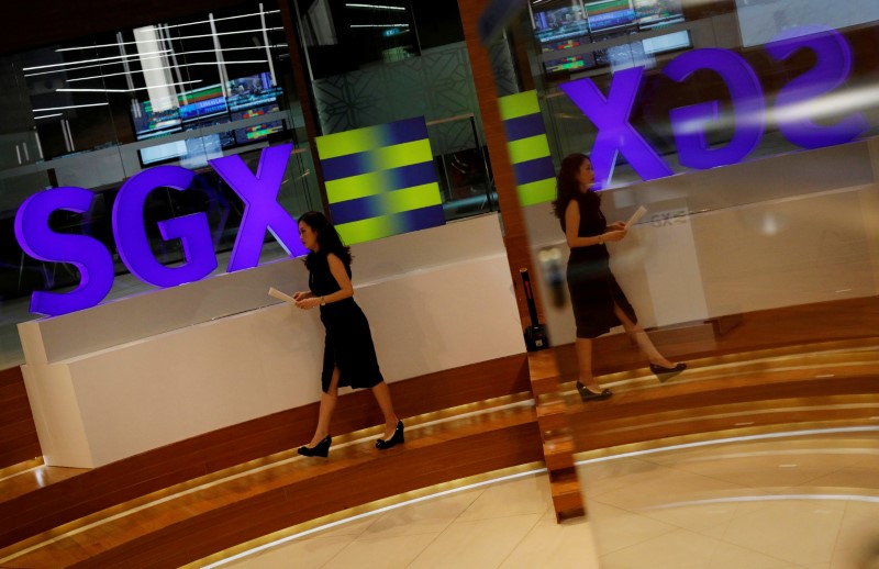 © Reuters. FILE PHOTO: An SGX sign is pictured at Singapore's stock exchange