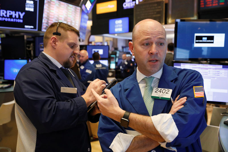 © Reuters. A trader works on the floor of the New York Stock Exchange in New York