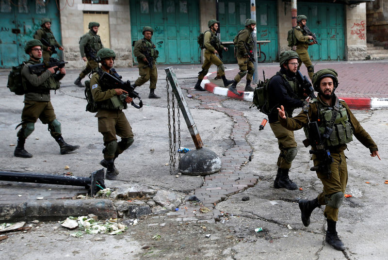 © Reuters. القوات الإسرائيلية تقتل مسلحا فلسطينيا في الضفة الغربية