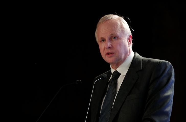 © Reuters. FILE PHOTO - BP Chief Executive Bob Dudley addresses the gathering during a media interaction in New Delhi