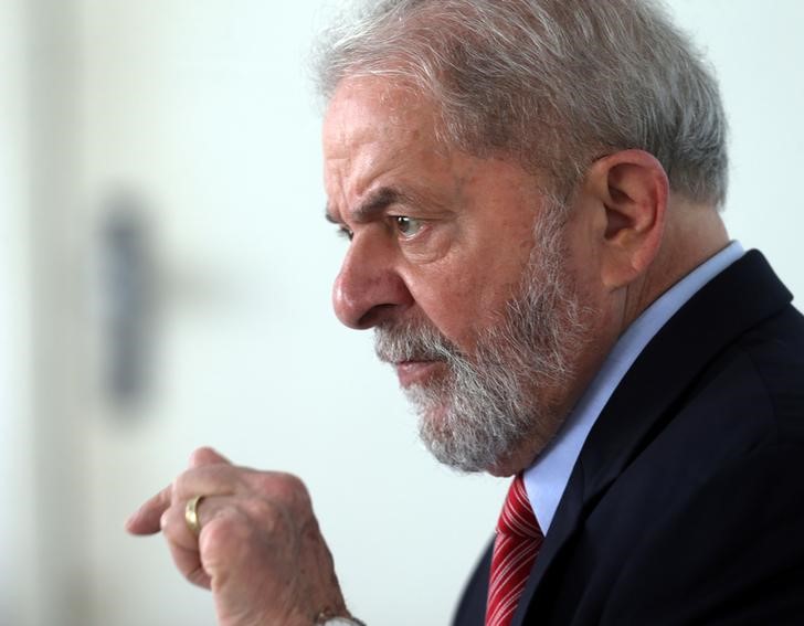 © Reuters. O ex-presidente Luiz Inácio Lula da Silva durante entrevista à Reuters em Penedo, no Estado do Alagoas