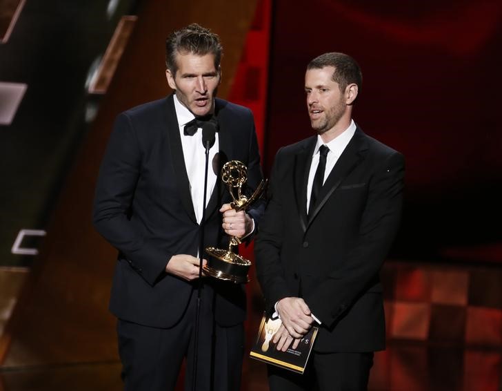 © Reuters. Benioff e Weiss recebem prêmio Emmy por "Game of Thrones"