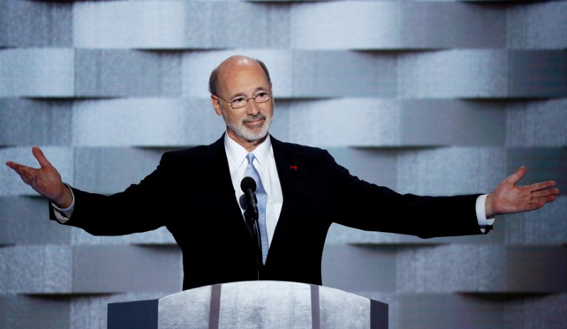 © Reuters. FILE PHOTO --  Pennsylvania Governor Tom Wolf speaks on the final night of the Democratic National Convention in Philadelphia