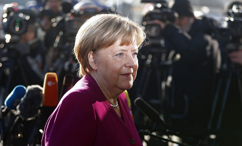 © Reuters. Los conservadores de Merkel y el SPD alcanzan un acuerdo de coalición