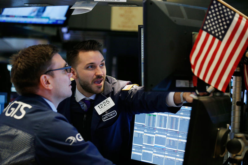 © Reuters. Traders work on the floor of the New York Stock Exchange ahead of the opening bell in New York