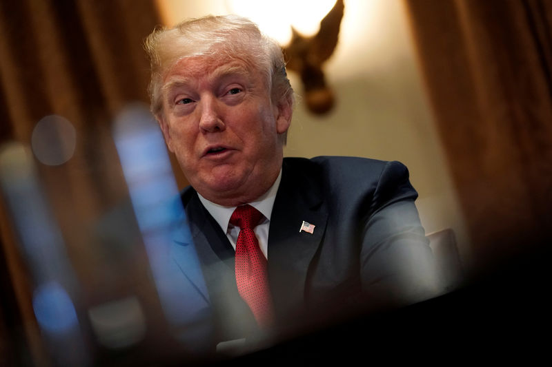 © Reuters. FILE PHOTO - Trump meets with members of Congress and U.S. law enforcement about crime and immigration issues at the White House in Washington