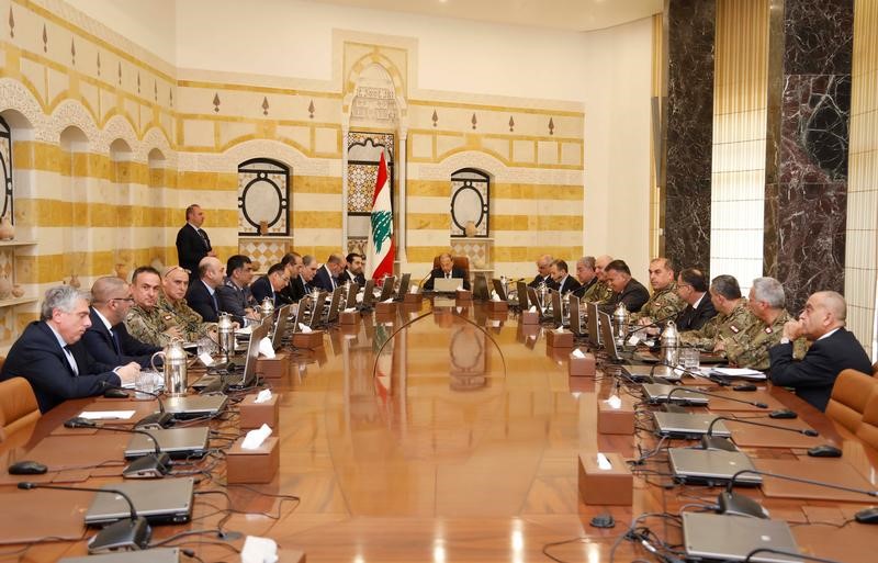 © Reuters. لبنان يقول إنه سيمنع إسرائيل من بناء جدار حدودي