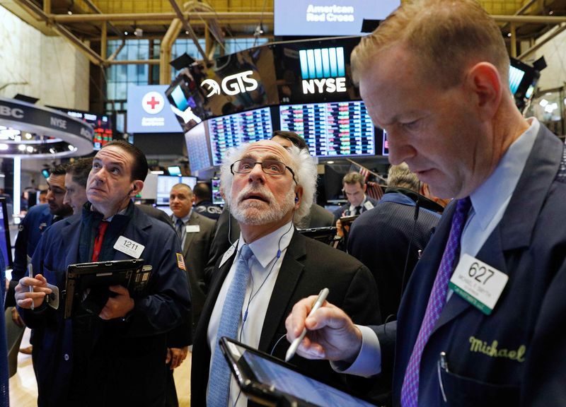 © Reuters. Traders work on the floor of the New York Stock Exchange ahead of the opening bell in New York