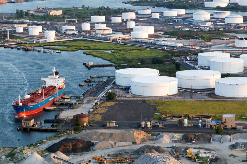 © Reuters. FILE PHOTO: An oil tanker stands attached to a mooring station near a refinery in Bayonne New Jersey