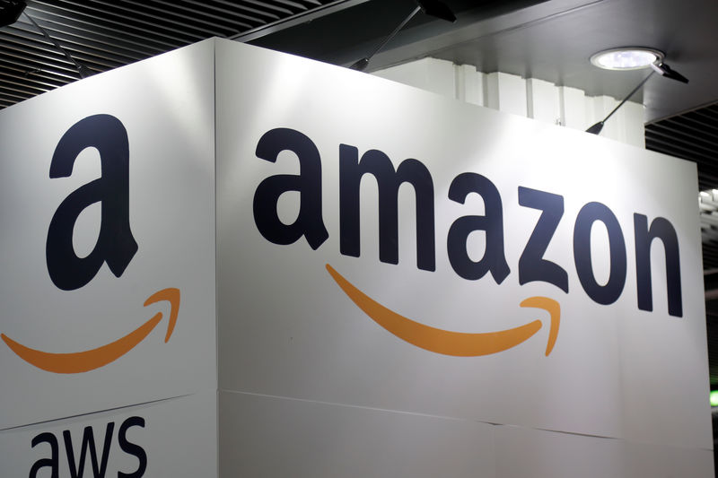 © Reuters. Amazon se queda a un paso de cerrar sesión con un mayor valor de mercado que Microsoft