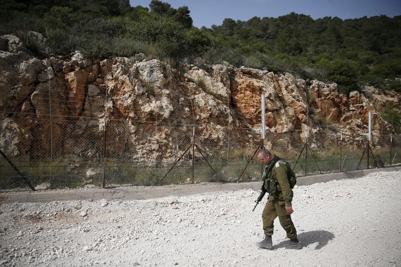 © Reuters. مسؤول لبناني: مبعوث أمريكي يؤكد أن إسرائيل لا تسعى للتصعيد في مسألة الجدار