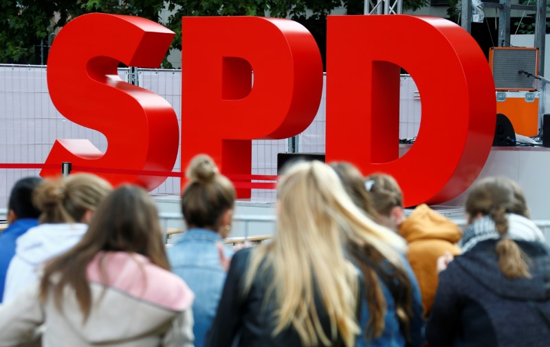 © Reuters. SPD candidate for chancellor Martin Schulz campaigns in Mainz