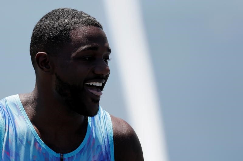 © Reuters. جاتلين بطل العالم في 100 متر عدوا يختبر المشاركة في سباق جديد بجنوب افريقيا