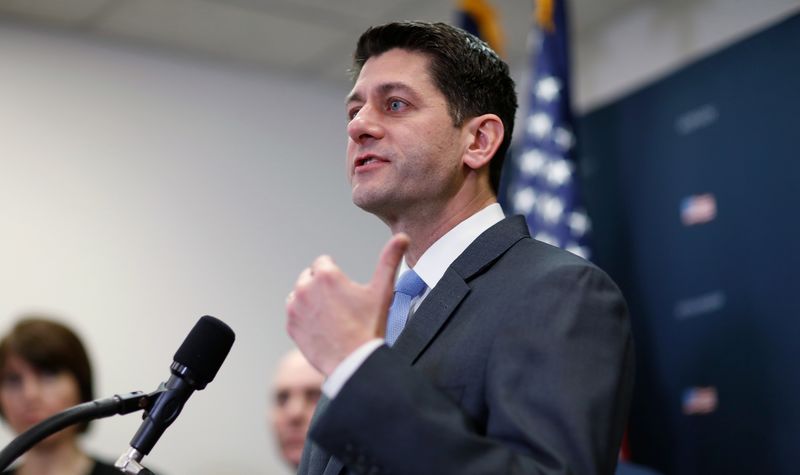 © Reuters. U.S. House Speaker Ryan speaks to reporters on Capitol Hill in Washington