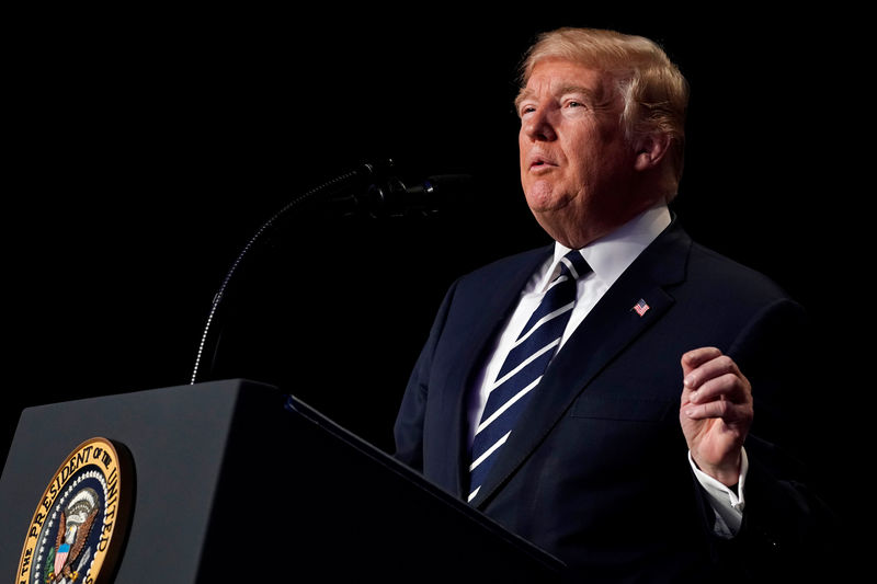 © Reuters. Trump delivers remarks at the National Prayer Breakfast in Washington