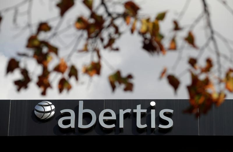 © Reuters. ATLANTIA A LES FONDS POUR AUGMENTER SON OFFRE SUR ABERTIS