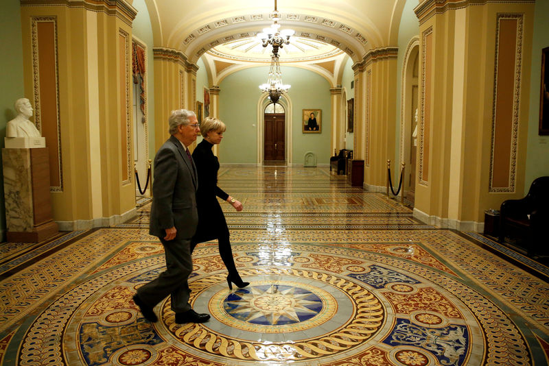 © Reuters. Senado de EEUU aprueba acuerdo presupuestario demasiado tarde para evitar cierre