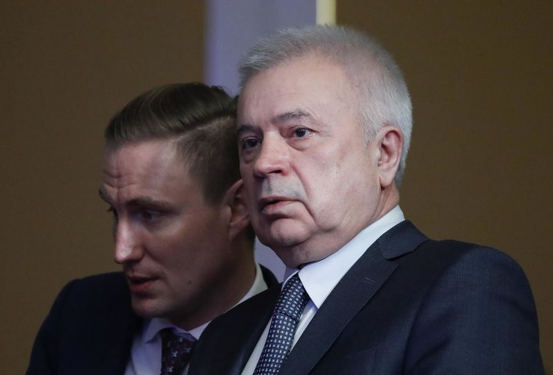 © Reuters. Lukoil President Alekperov attends a session during the Week of Russian Business in Moscow