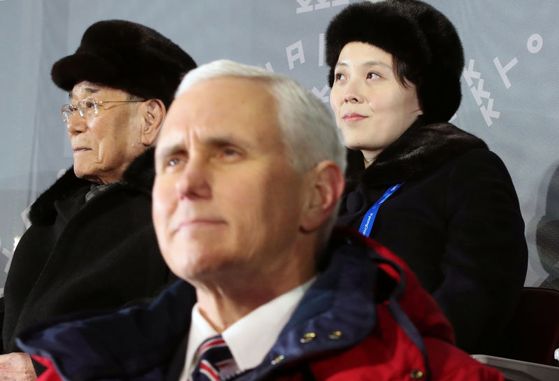 © Reuters. El vicepresidente EEUU evita un encuentro con el jefe de Estado norcoreano al inicio de los Juegos Olímpicos de Invierno