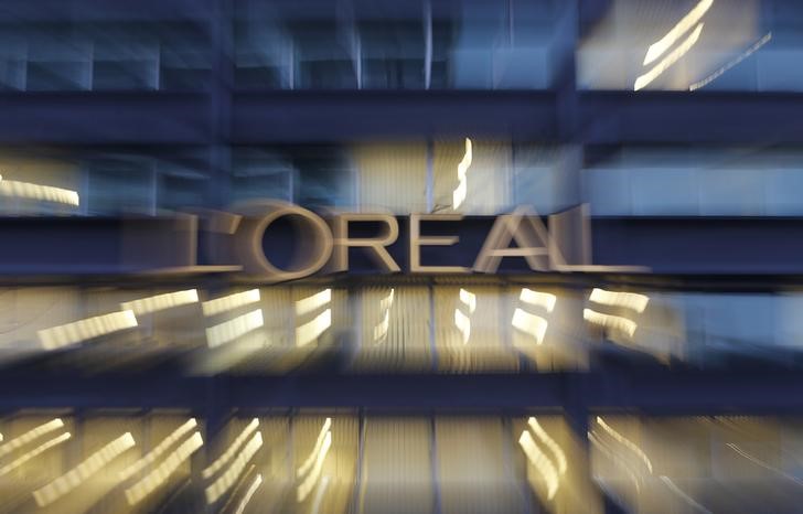 © Reuters. L'Oreal, dispuesta a comprar la participación de Nestlé en el líder de cosmética