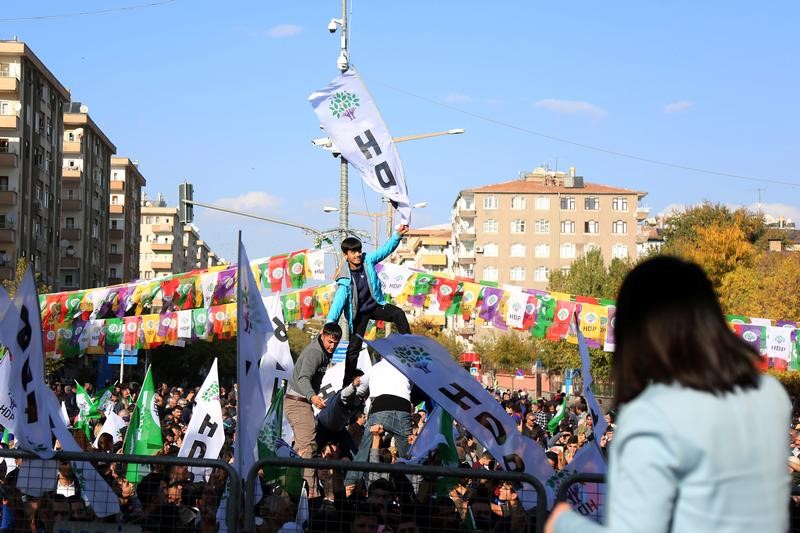 © Reuters. زعيمة بالمعارضة: الشرطة التركية تعتقل قادة أحزاب كردية ويسارية