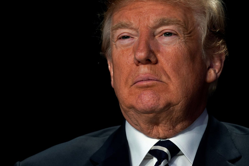 © Reuters. Trump attends the National Prayer Breakfast in Washington