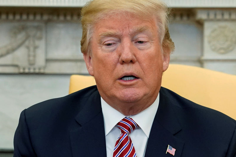 © Reuters. Trump speaks to reporters in the Oval Office at the White House in Washington