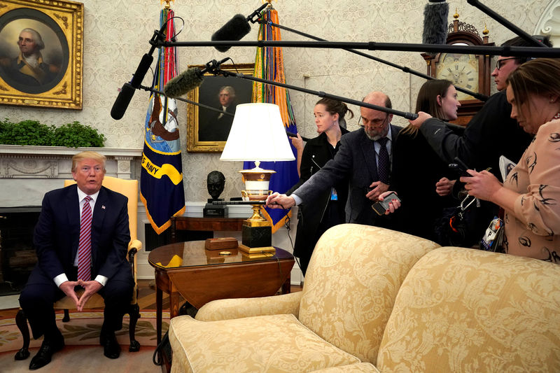 © Reuters. Trump speaks to reporters in the Oval Office at the White House in Washington