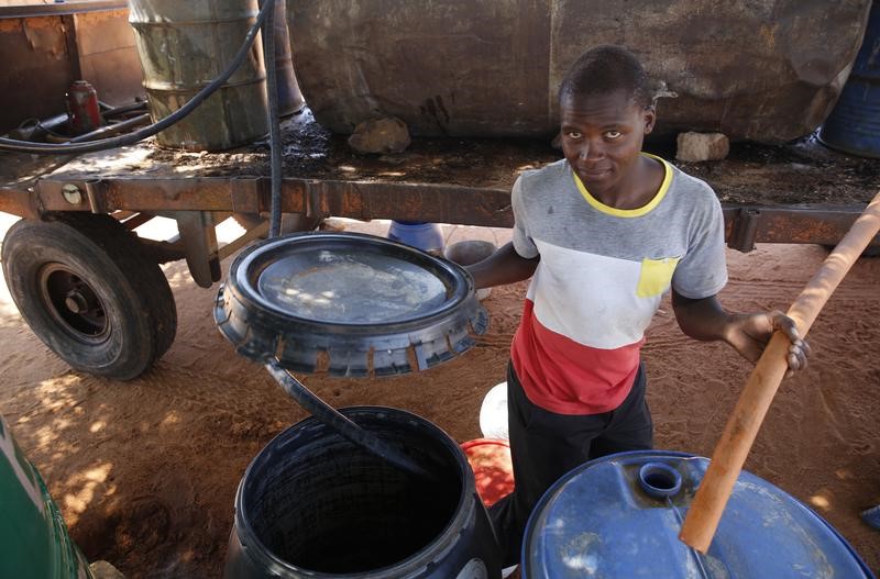 © Reuters. برنامج الأغذية العالمي يحذر من تفشي الجوع في أنحاء جنوب قارة أفريقيا