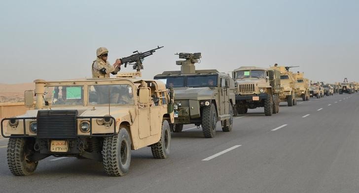 © Reuters. الجيش المصري يقول إنه قتل 16 "عنصرا تكفيريا" في عملية سيناء