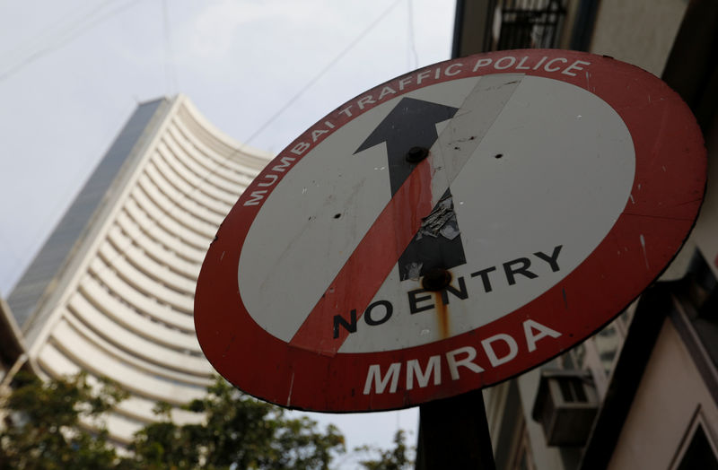 © Reuters. A road sign is seen next to Bombay Stock Exchange (BSE) building in Mumbai