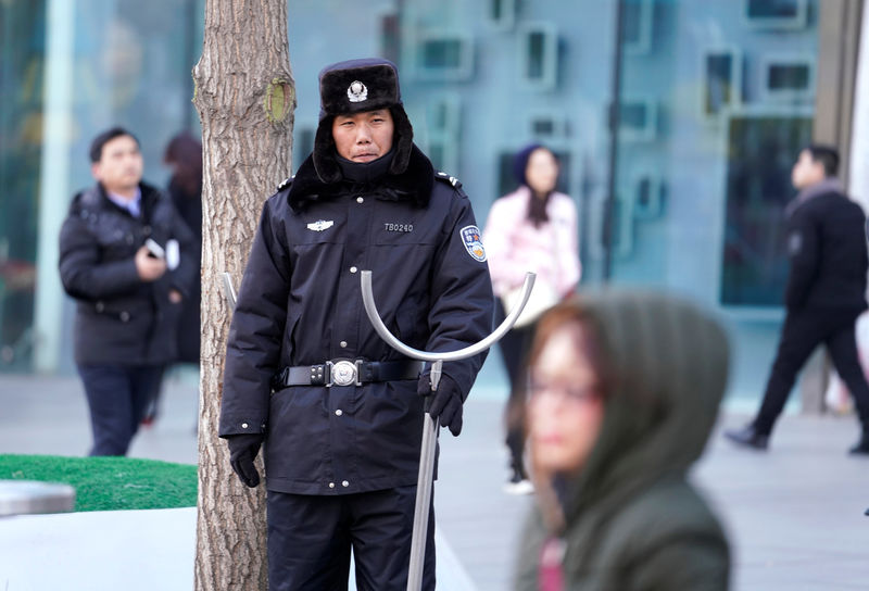 © Reuters. Una mujer muerta y 12 heridos en ataque con cuchillo en Beijing