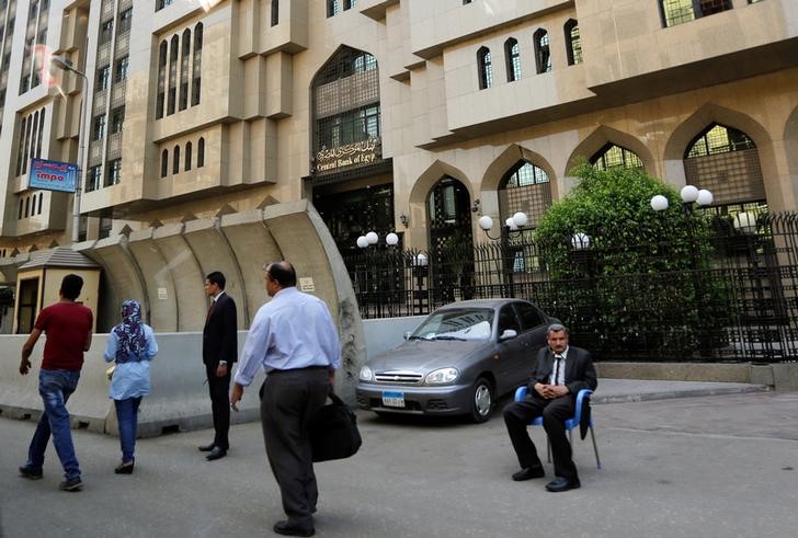 © Reuters. نمو تحويلات المصريين بالخارج 29.3% في ديسمبر إلى 2.6 مليار دولار