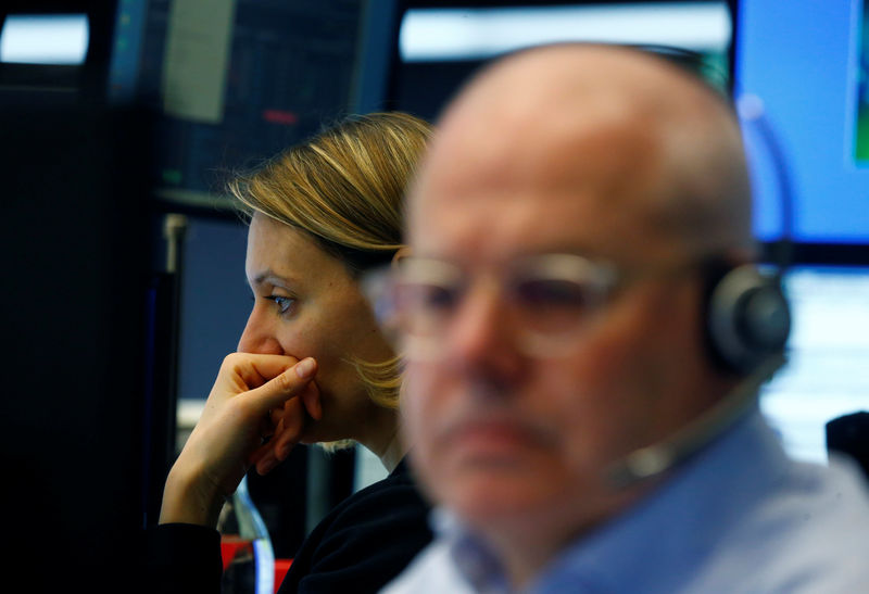 © Reuters. A trader works at Frankfurt's stock exchange in Frankfurt