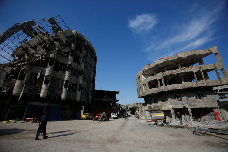 © Reuters. Edificios destruidos se ven en Mosul, Irak
