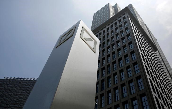 © Reuters. FILE PHOTO: Logos of Deutsche Bank AG are seen in Tokyo