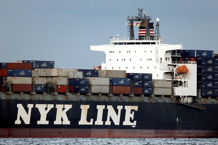 © Reuters. FILE PHOTO: The NYK Antares container ship of Japanese shipping company Nippon Yusen sails across Tokyo Bay in Tokyo