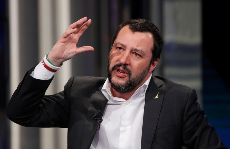 © Reuters. Elezioni, Salvini: no a tetti stipendi manager pubblici