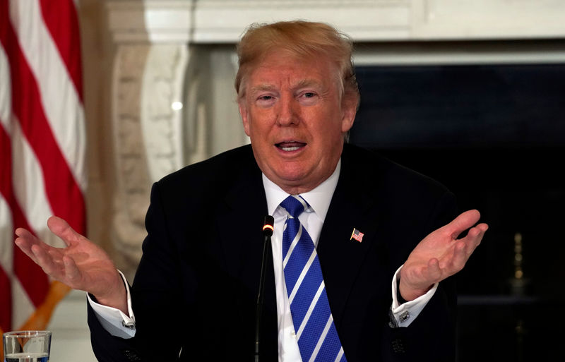 © Reuters. Trump holds an infrastructure meeting at the White House in Washington