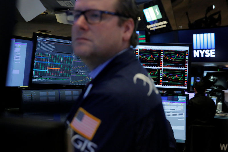 © Reuters. A trader works on the floor at the New York Stock Exchange (NYSE) in Manhattan, New York