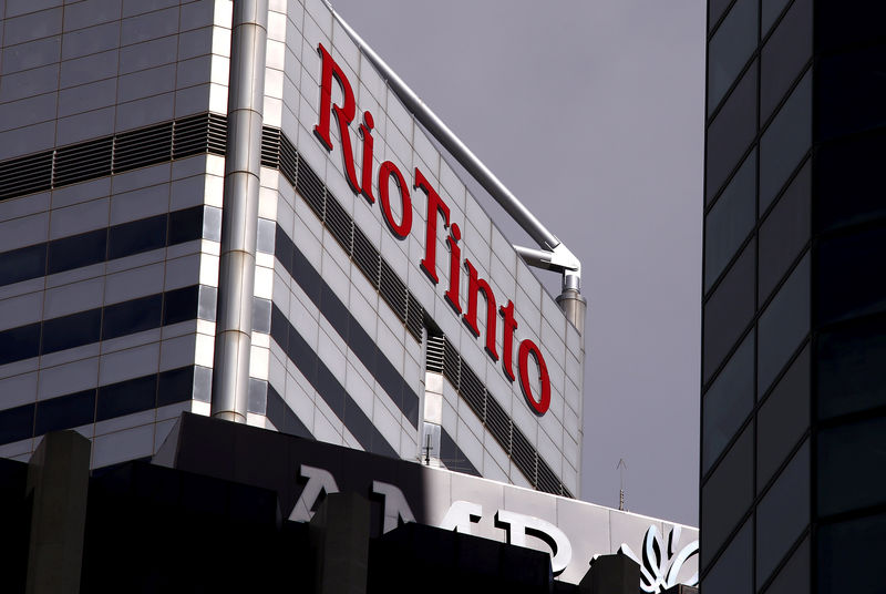 © Reuters. FILE PHOTO - A sign adorns the building where mining company Rio Tinto has their office in Perth, Western Australia