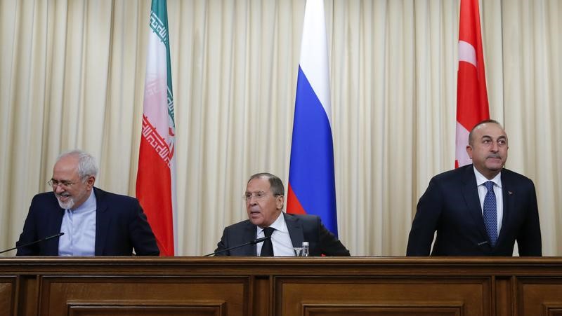 © Reuters. وزراء خارجية روسيا وإيران وتركيا يبحثون ملف سوريا الشهر المقبل
