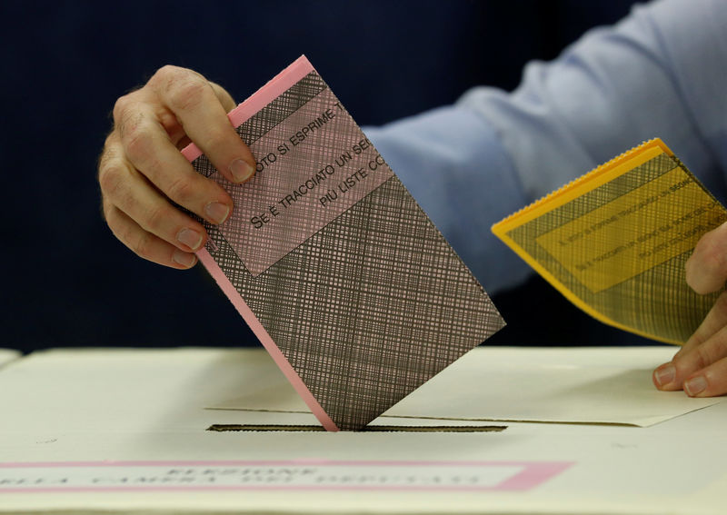 © Reuters. A man casts his vote at a polling station in Milan