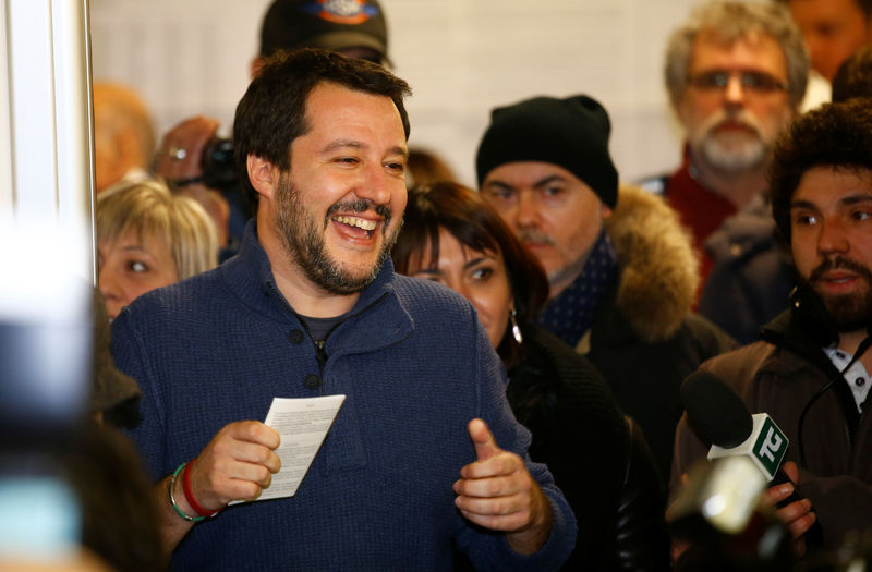 © Reuters. Il leader della Lega Matteo Salvini oggi a Milano